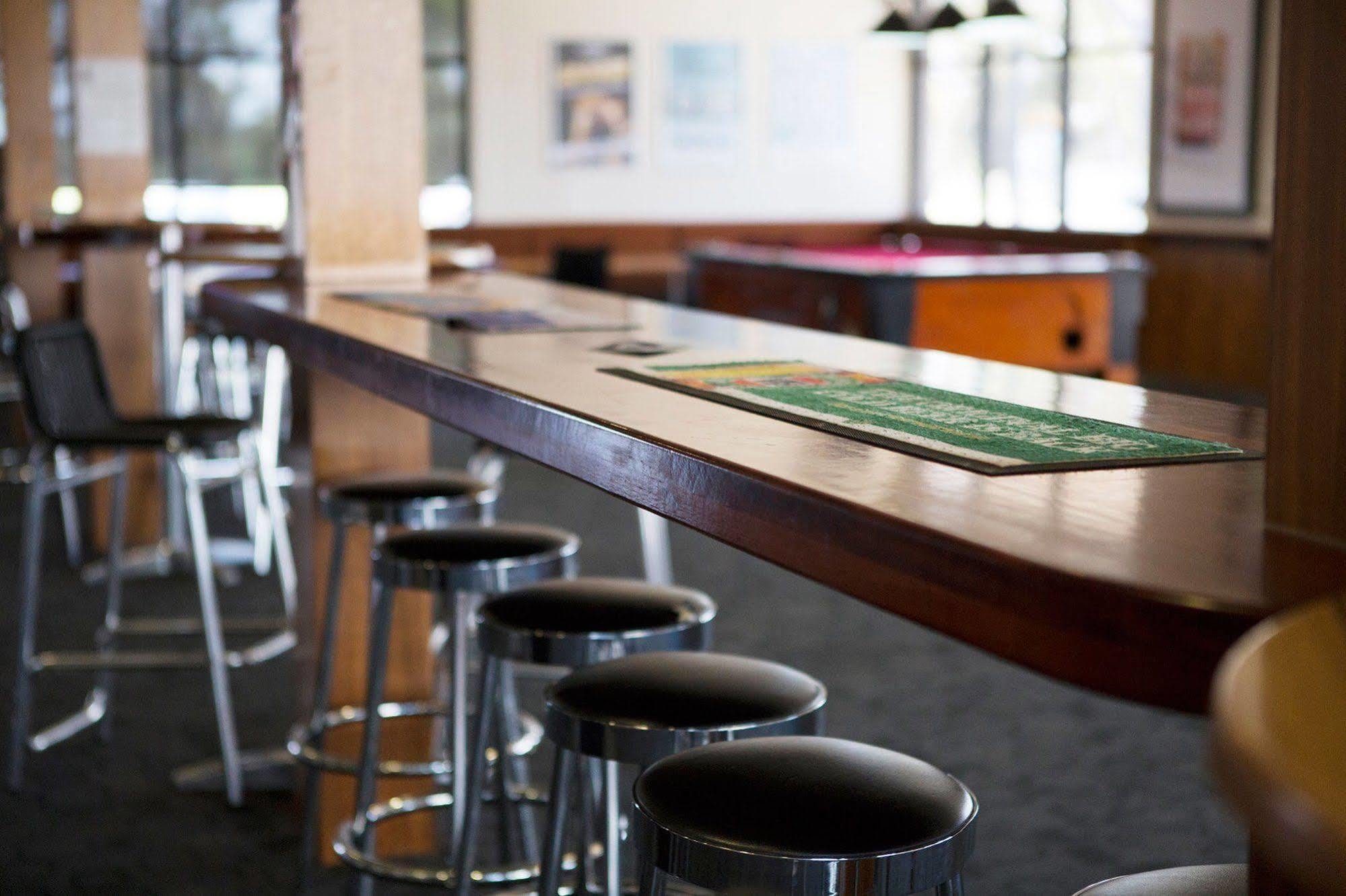 Nightcap At Playford Tavern Elizabeth Buitenkant foto